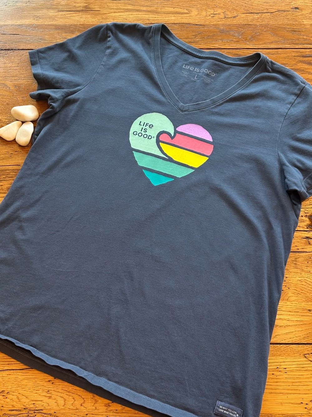 Life is Good Women's Rainbow Pride Heart Short Sleeve V neck T shirt Size Large